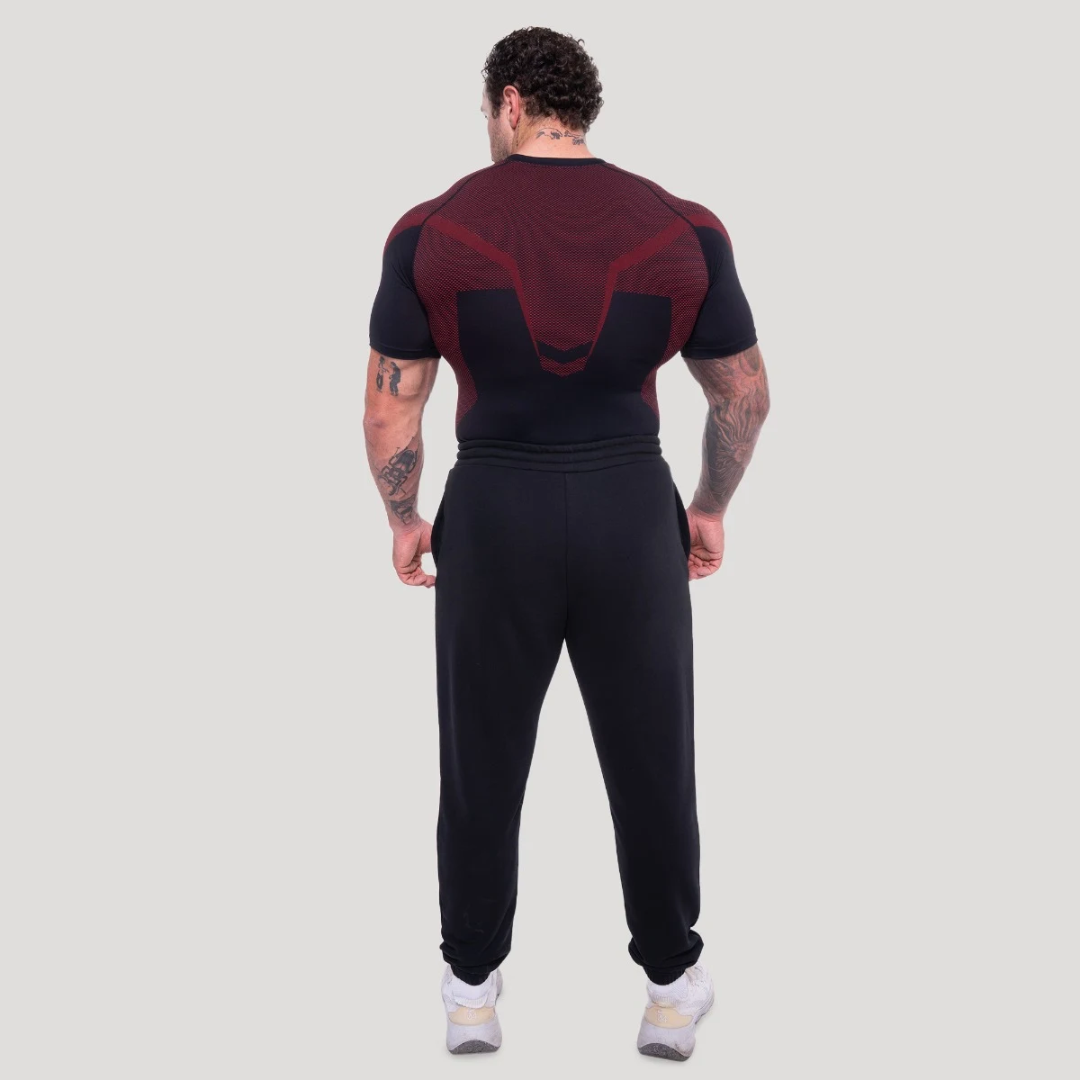 GymBeam Brezšivna majica OG1 Black/Red - Barva: čierna | Starostna skupina: Odrasli | Teža: 0,291 g | Pakiranje: 80 · záber 6