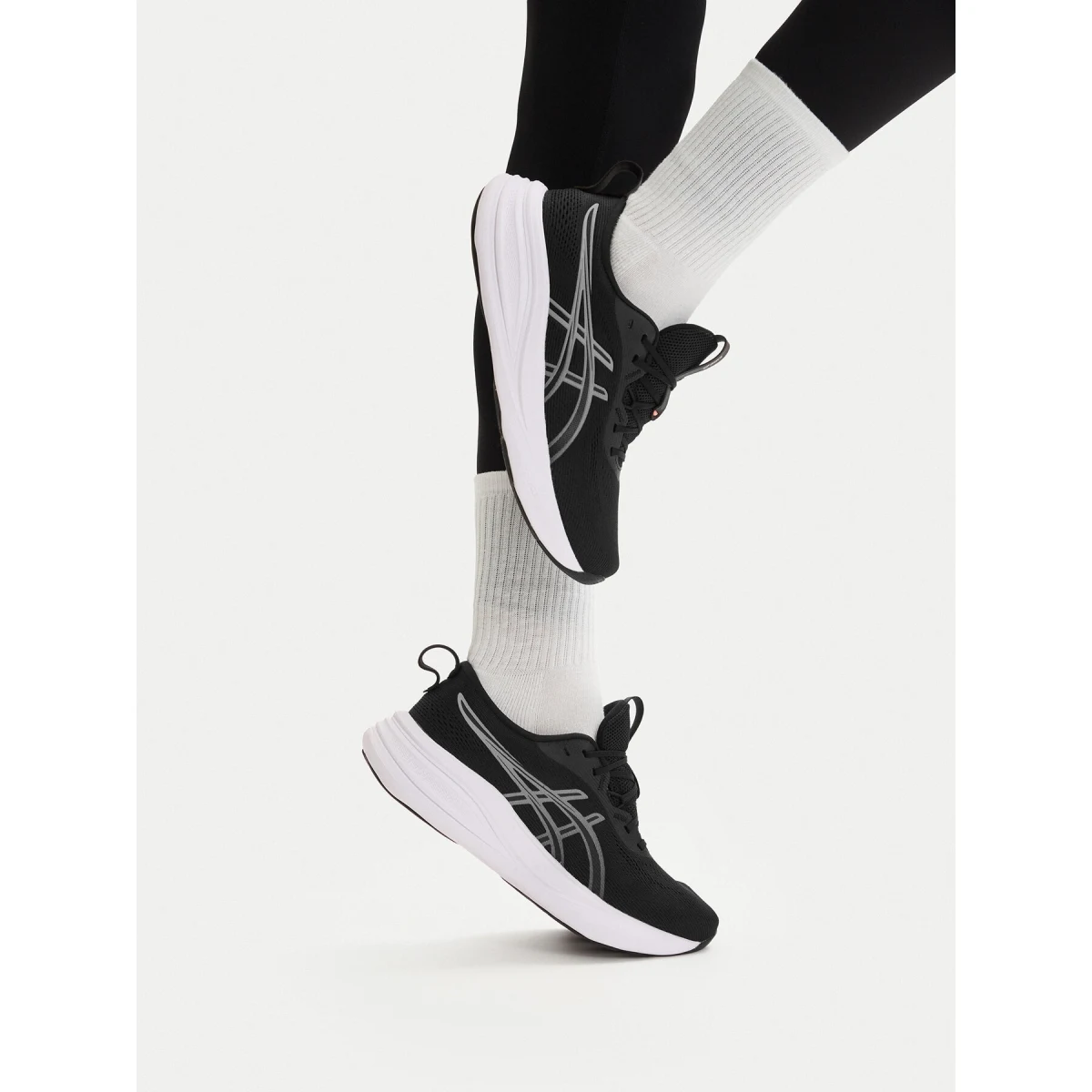 Tekaški čevlji Asics Gel-Pulse 17 1012B930 Črna - Velikost: 37 | Barva: čierna | Starostna skupina: Odrasli | Spol: Ženski · záber 2