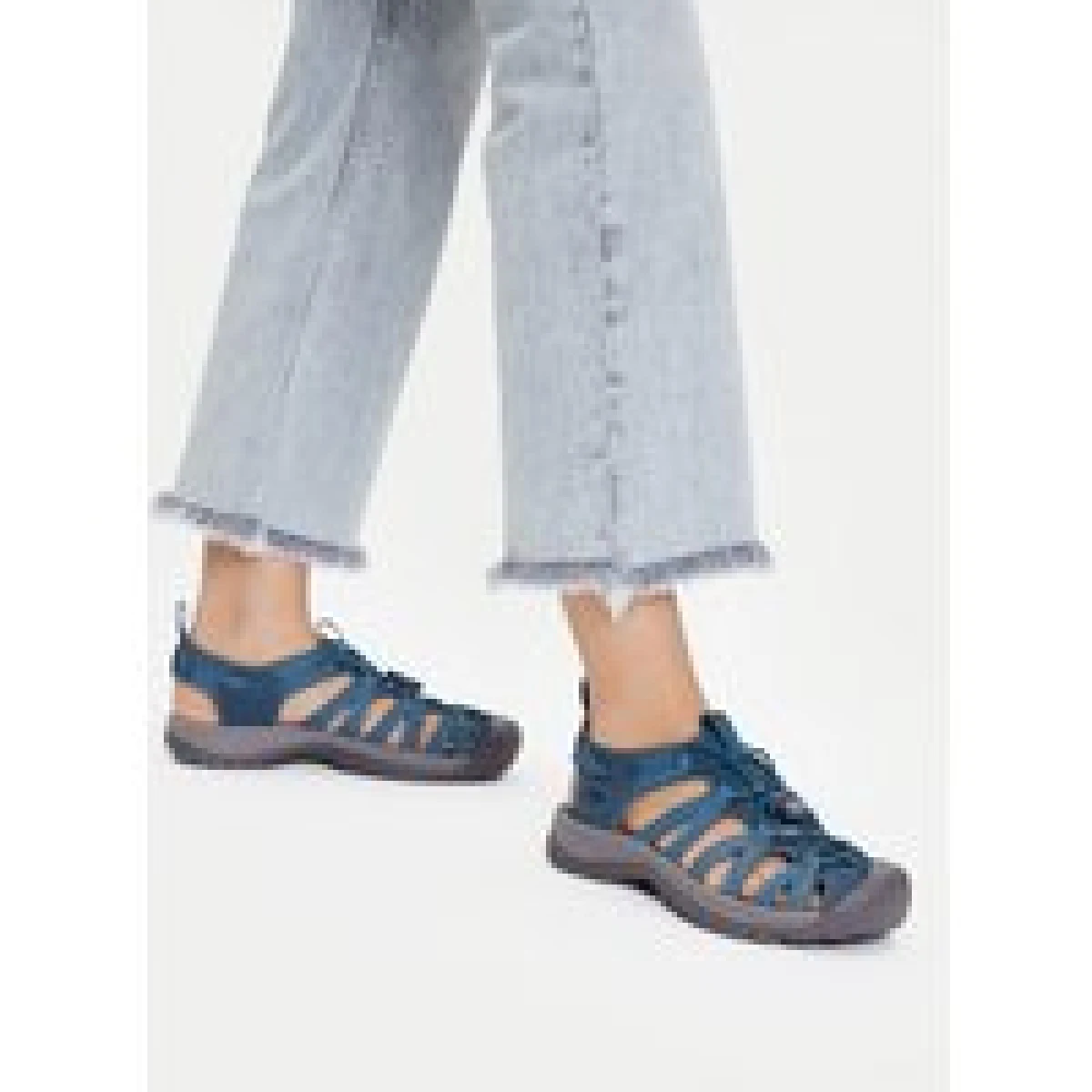 Keen Sandali Whisper 1022809 Modra · záber 1