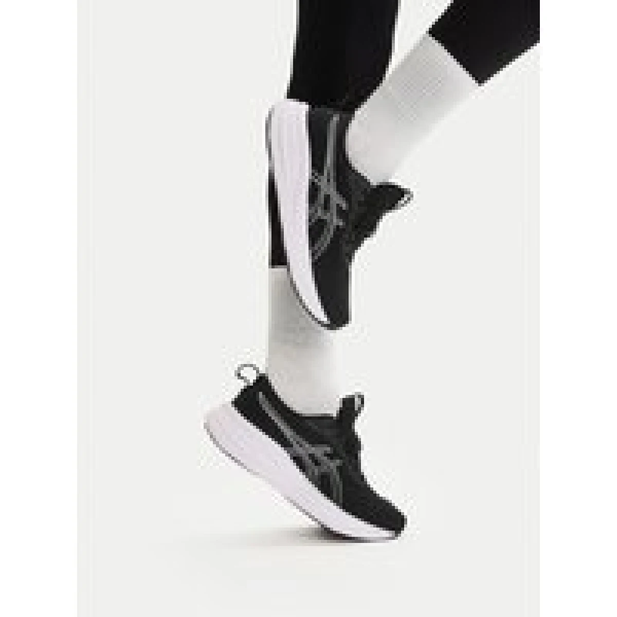 Tekaški čevlji Asics Gel-Pulse 17 1012B930 Črna - Velikost: 37 | Barva: čierna | Starostna skupina: Odrasli | Spol: Ženski · záber 1