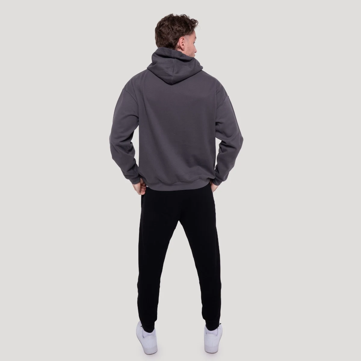 GymBeam Pulover s kapuco Thorn Grey - Barva: sivá | Starostna skupina: Odrasli | Teža: 0,7497 g | Pakiranje: 25 · záber 6