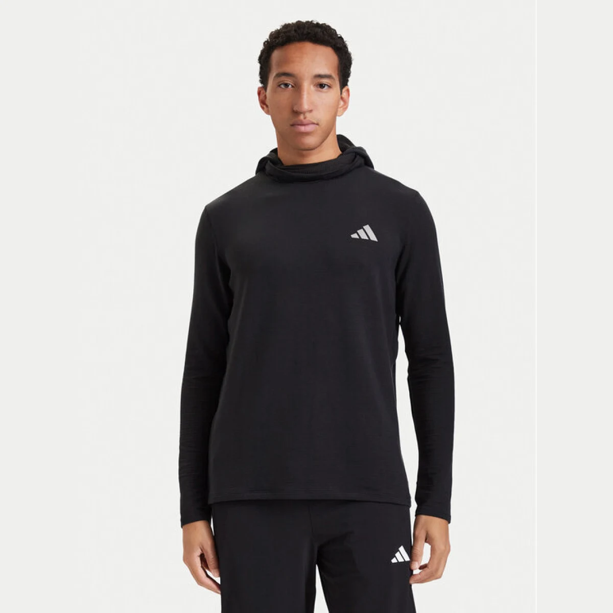 adidas Športna jopa Adi365 Running Essentials Winterized KV4279 Črna Slim Fit · záber 2