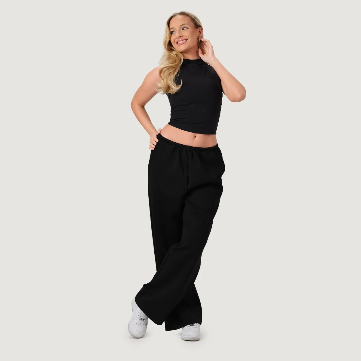 GymBeam Ženska trenirka NEO Black - Barva: čierna | Starostna skupina: Odrasli | Teža: 0,624 g | Pakiranje: 34 · záber 6