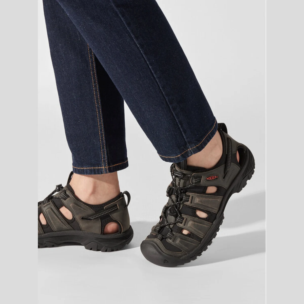 Keen Sandali Targhee III Sandal 1022428 Siva · záber 2