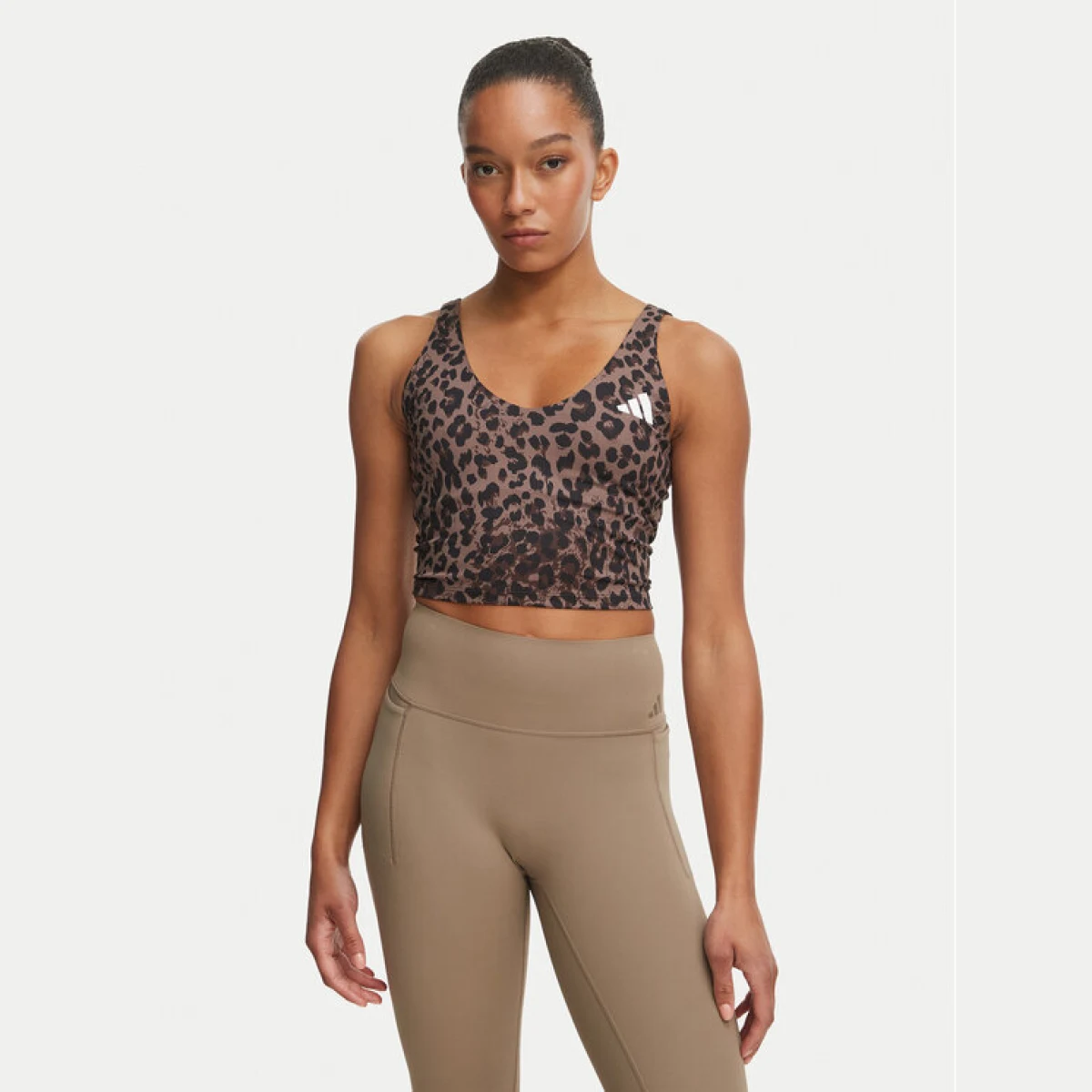 adidas Top Workout Essentials KZ2521 Rjava Slim Fit · záber 2