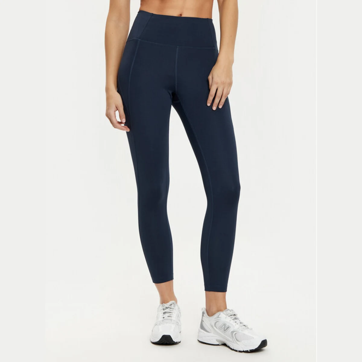 Girlfriend Collective Pajkice Compressive 4008 Črna Slim Fit · záber 2