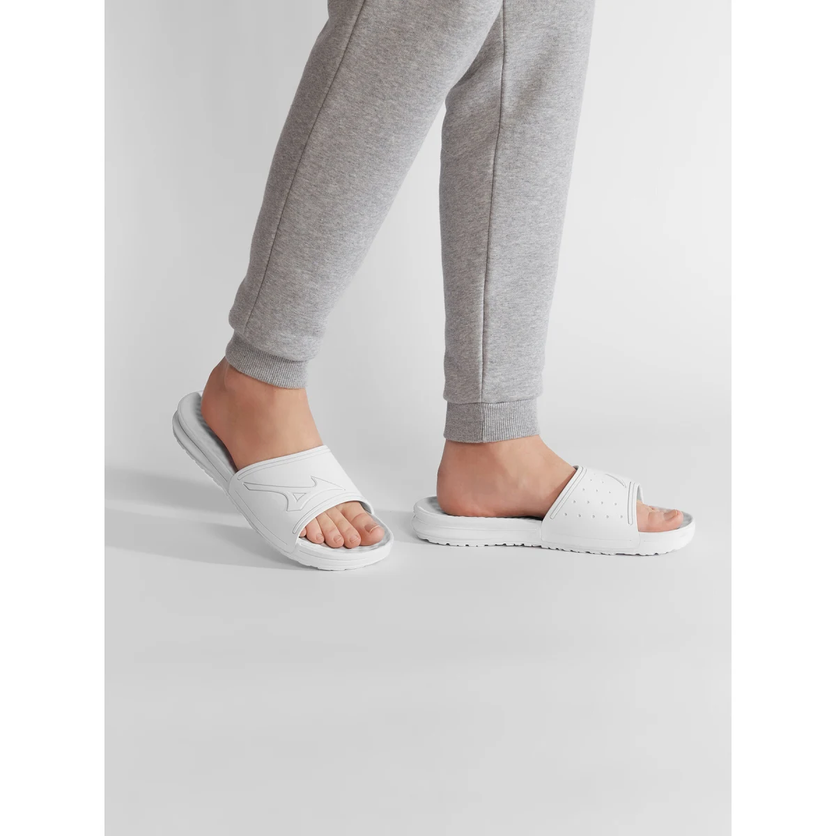 Natikači Mizuno Relax Slide 2 11GJ2020 Bela · záber 2