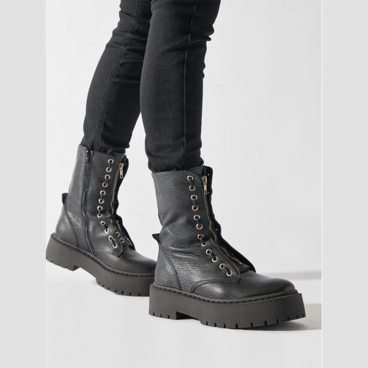 Steve Madden Pohodni čevlji Odilia Bootie SM11002631 SM11002631-017 Črna · záber 2