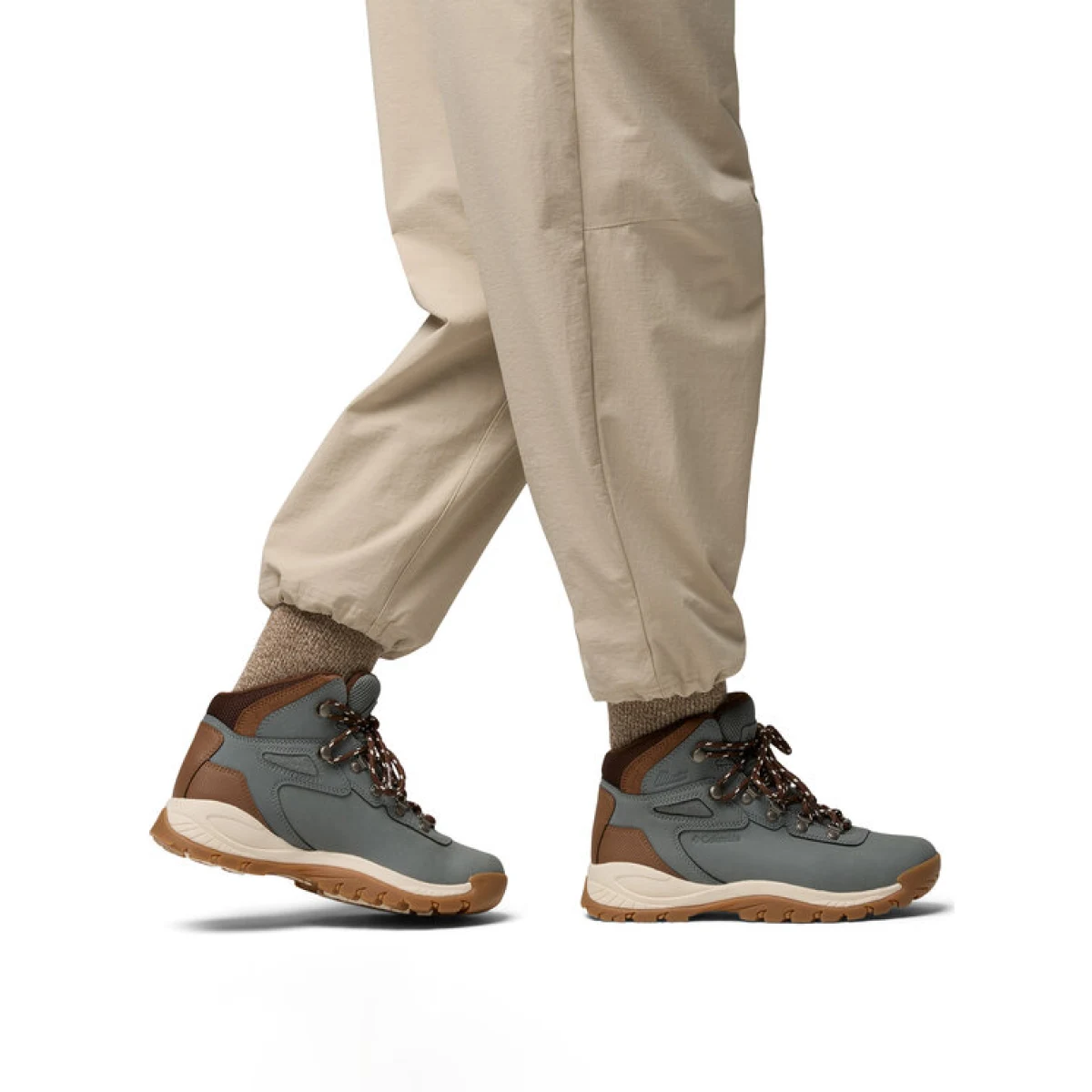 Columbia Trekking čevlji Newton Ridge Mid WP 1424692 Zelena · záber 2