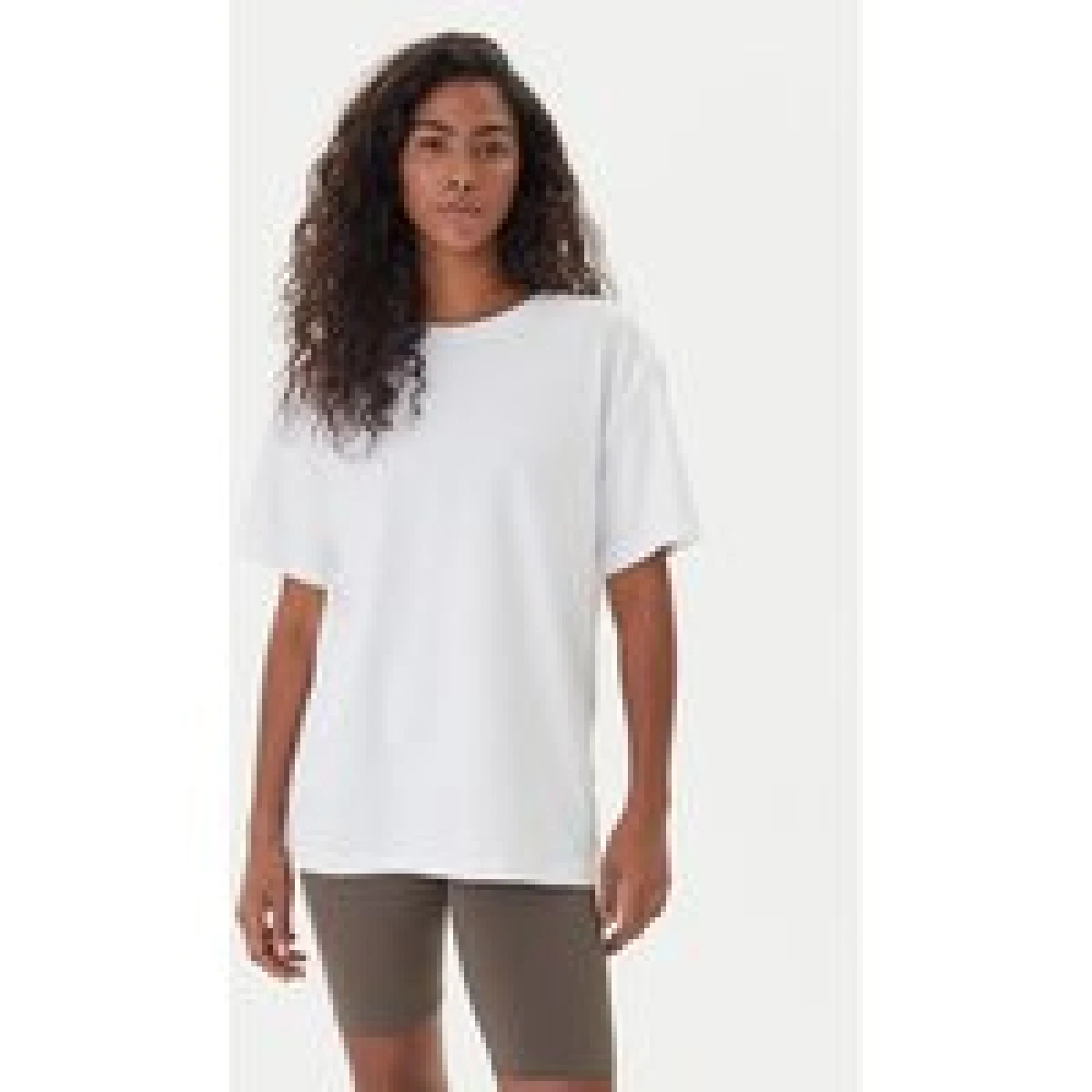 Girlfriend Collective Majica Reset 3039 Bela Relaxed Fit · záber 1