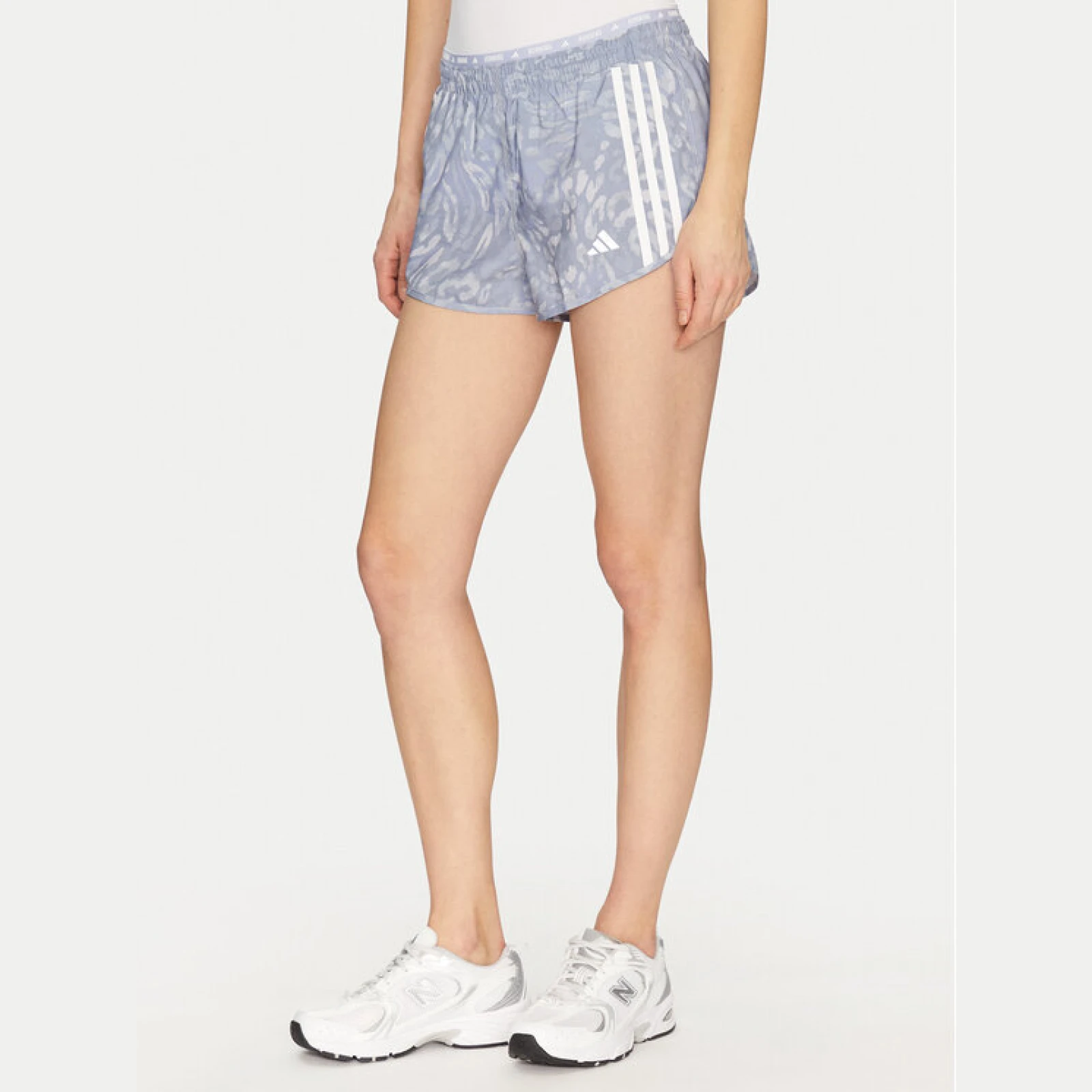 adidas Športne kratke hlače Own the Run 3-Stripes JD7759 Modra Regular Fit · záber 2