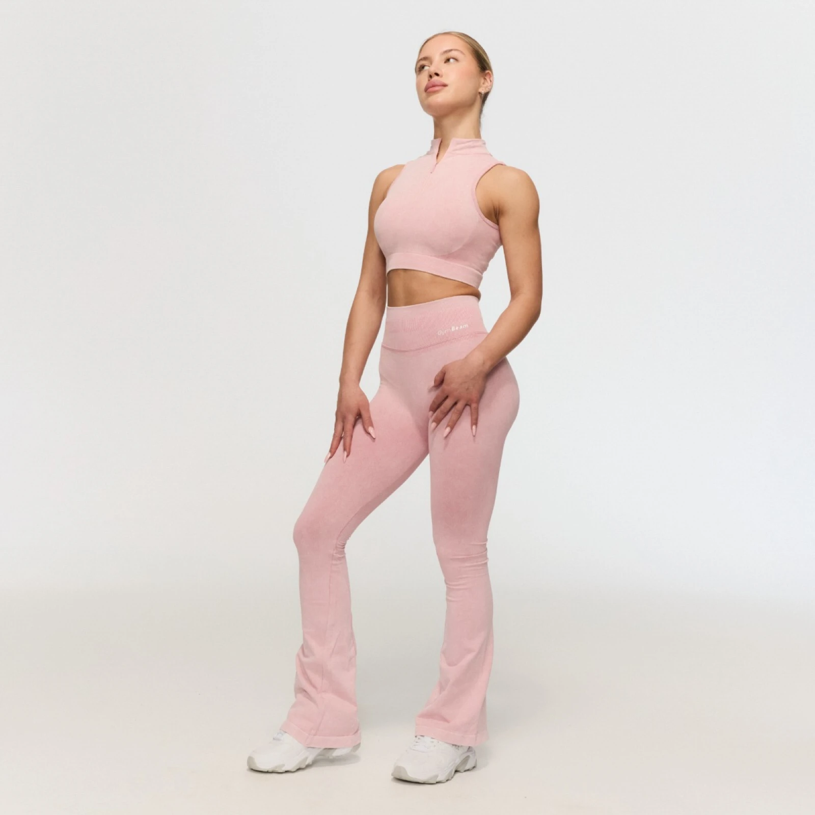 GymBeam Brezšivni športni nedrček Fierce Baby Pink · záber 4