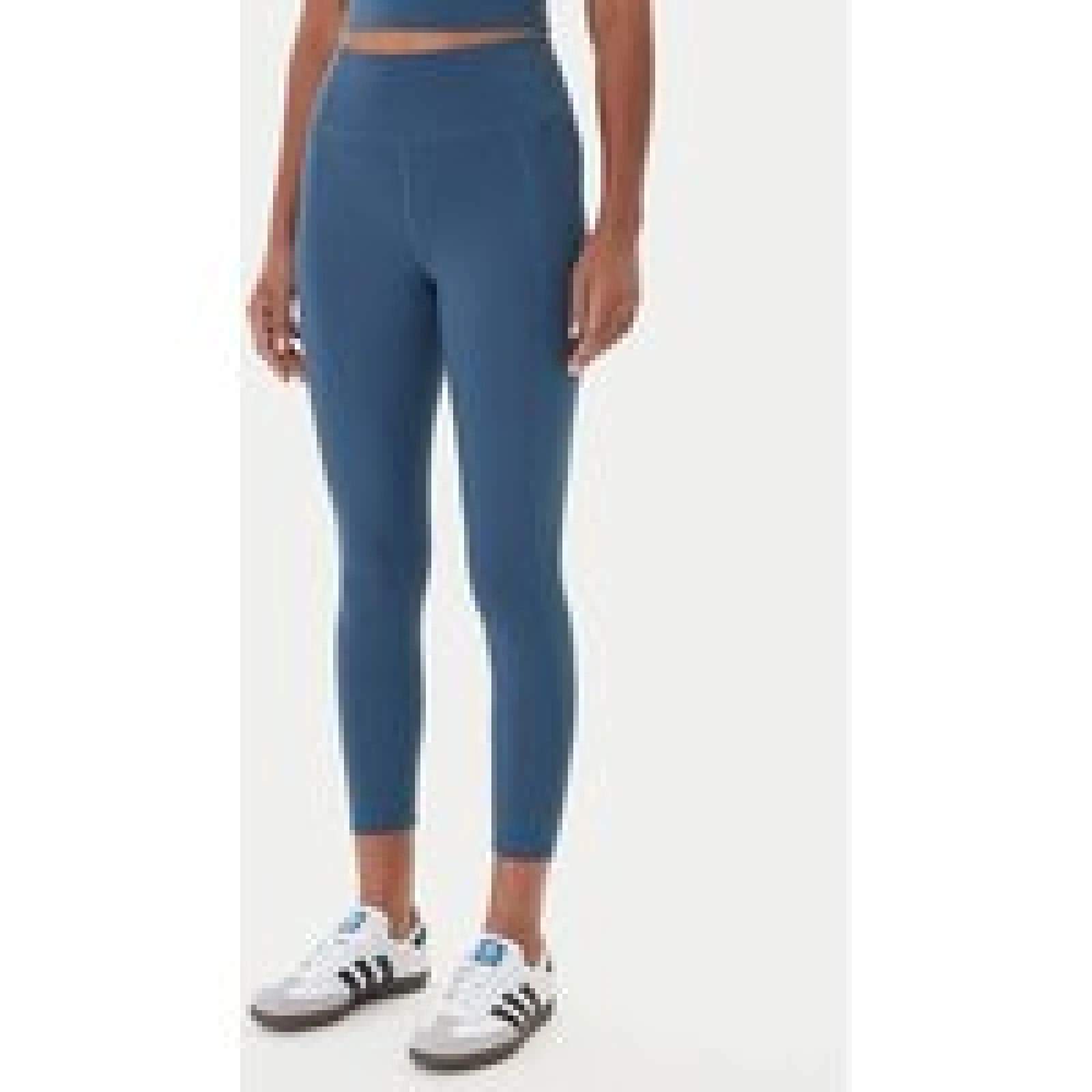 Girlfriend Collective Pajkice Compressive 4008 Črna Slim Fit · záber 7