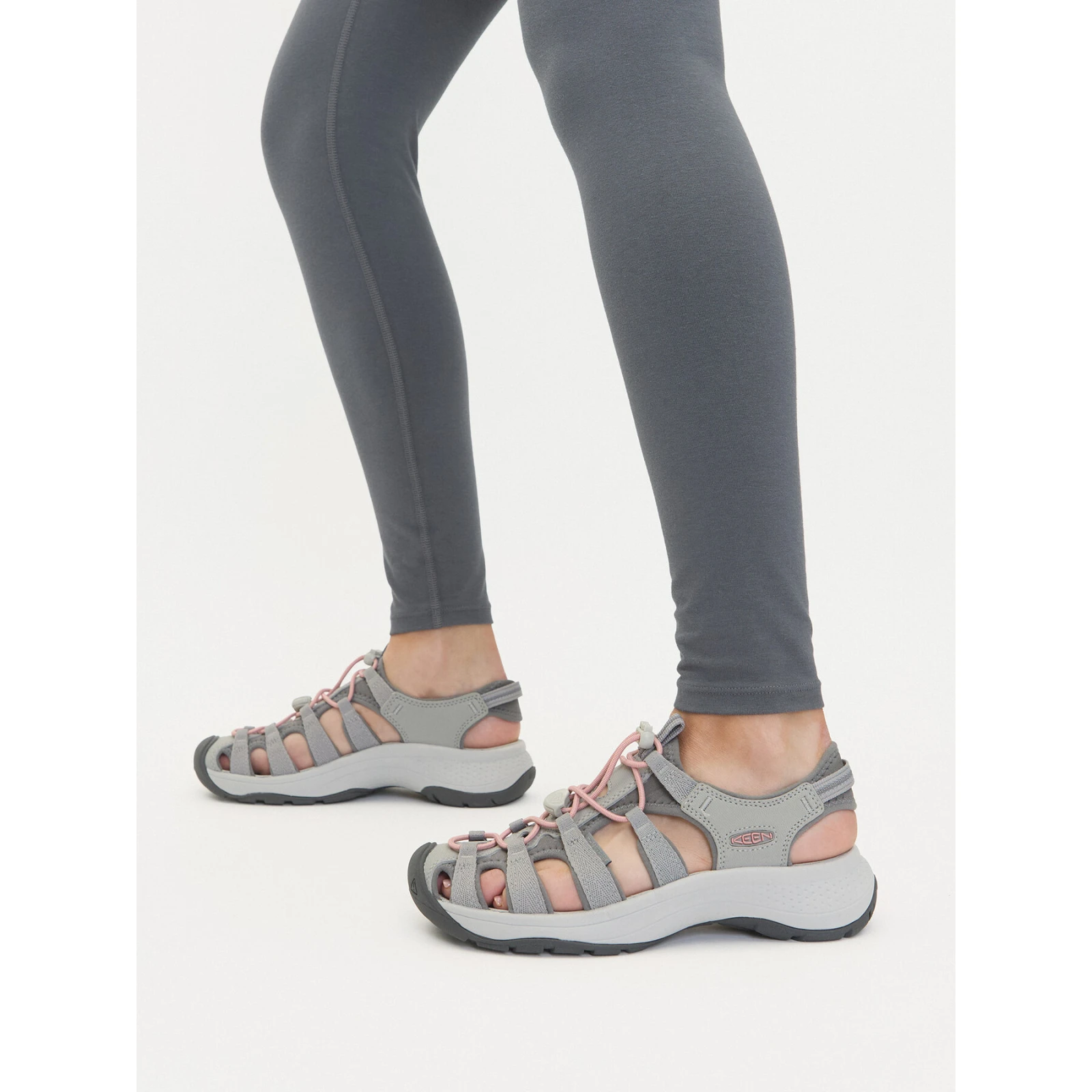 Sandali Keen Astoria West Sandal 1023589 Siva · záber 2