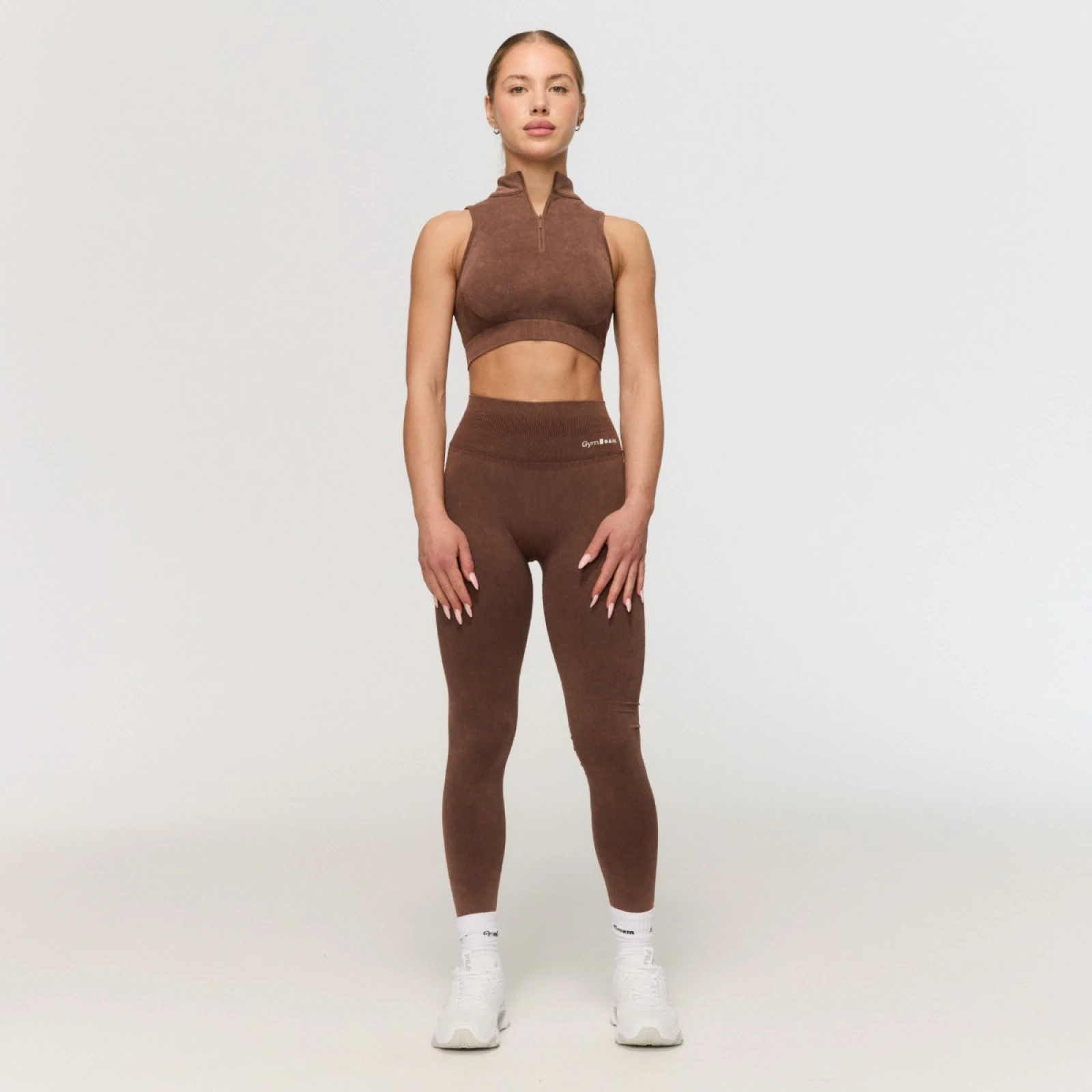GymBeam Brezšivni športni nedrček Fierce Brown · záber 3