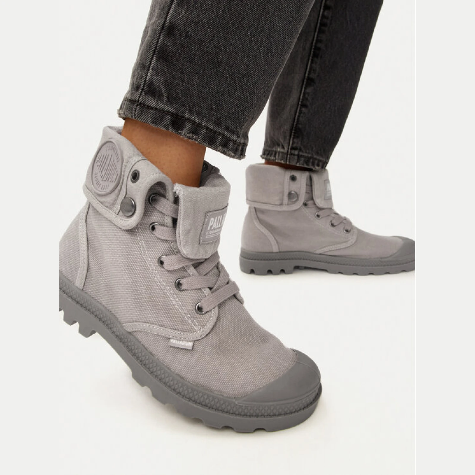 Palladium Pohodni čevlji Baggy 92353-066-M Siva · záber 2