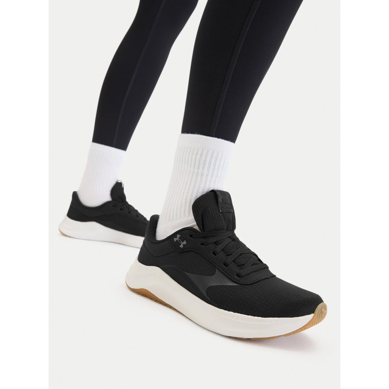 Čevlji za telovadbo Under Armour UA W Aurora 3 6000760 Črna · záber 2
