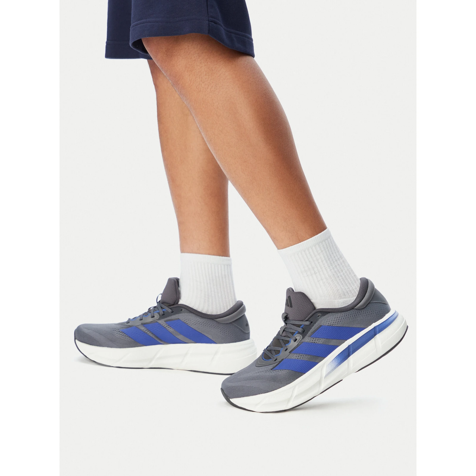 Tekaški čevlji adidas Questar 4 Running Shoes IH9820 Siva · záber 2