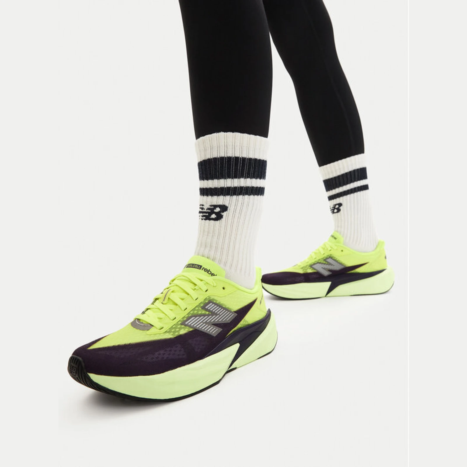 New Balance Tekaški čevlji FuelCell Rebel v5 WFCX3PE Zelena · záber 2