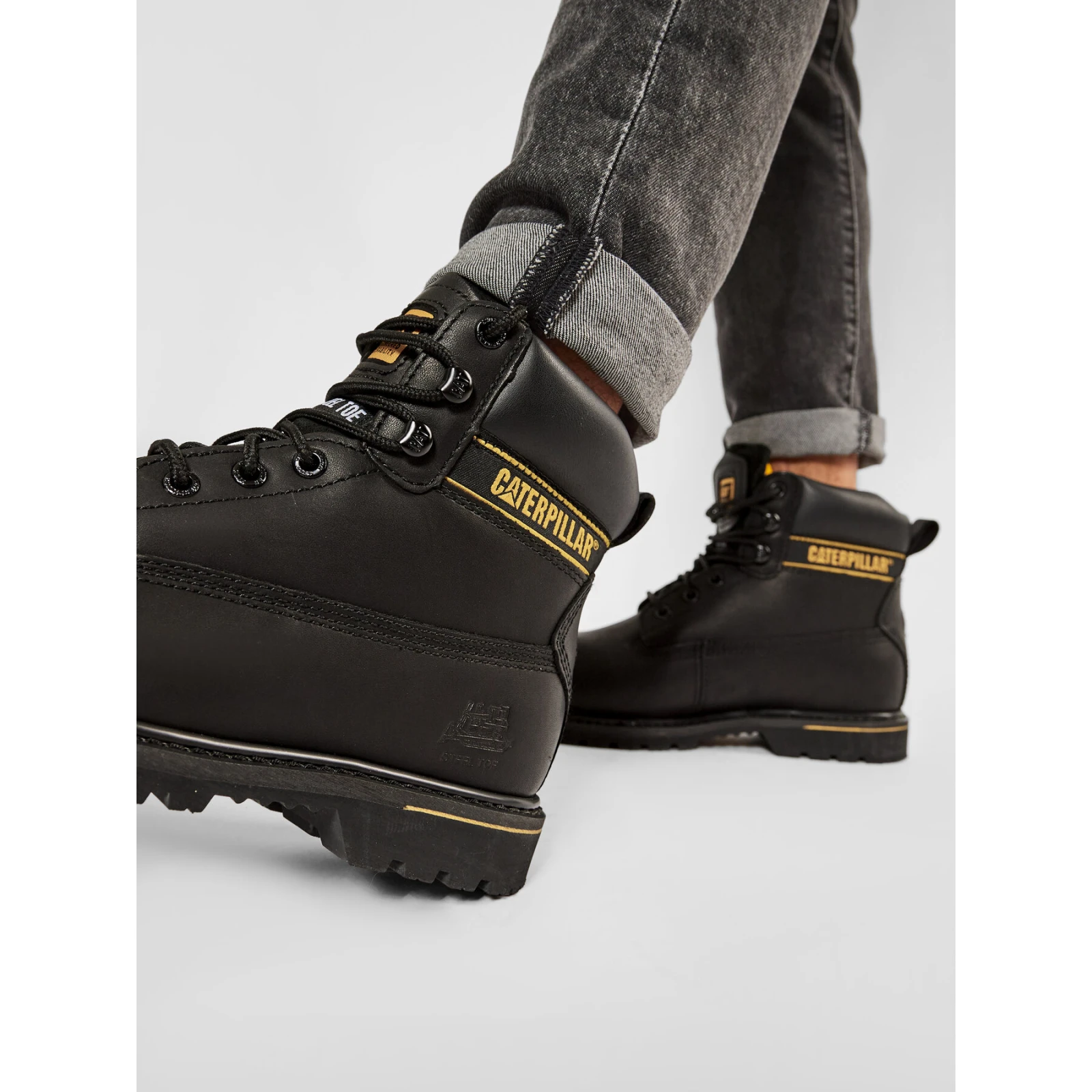 Pohodni čevlji CAT Footwear Holton St P708030 Črna · záber 2
