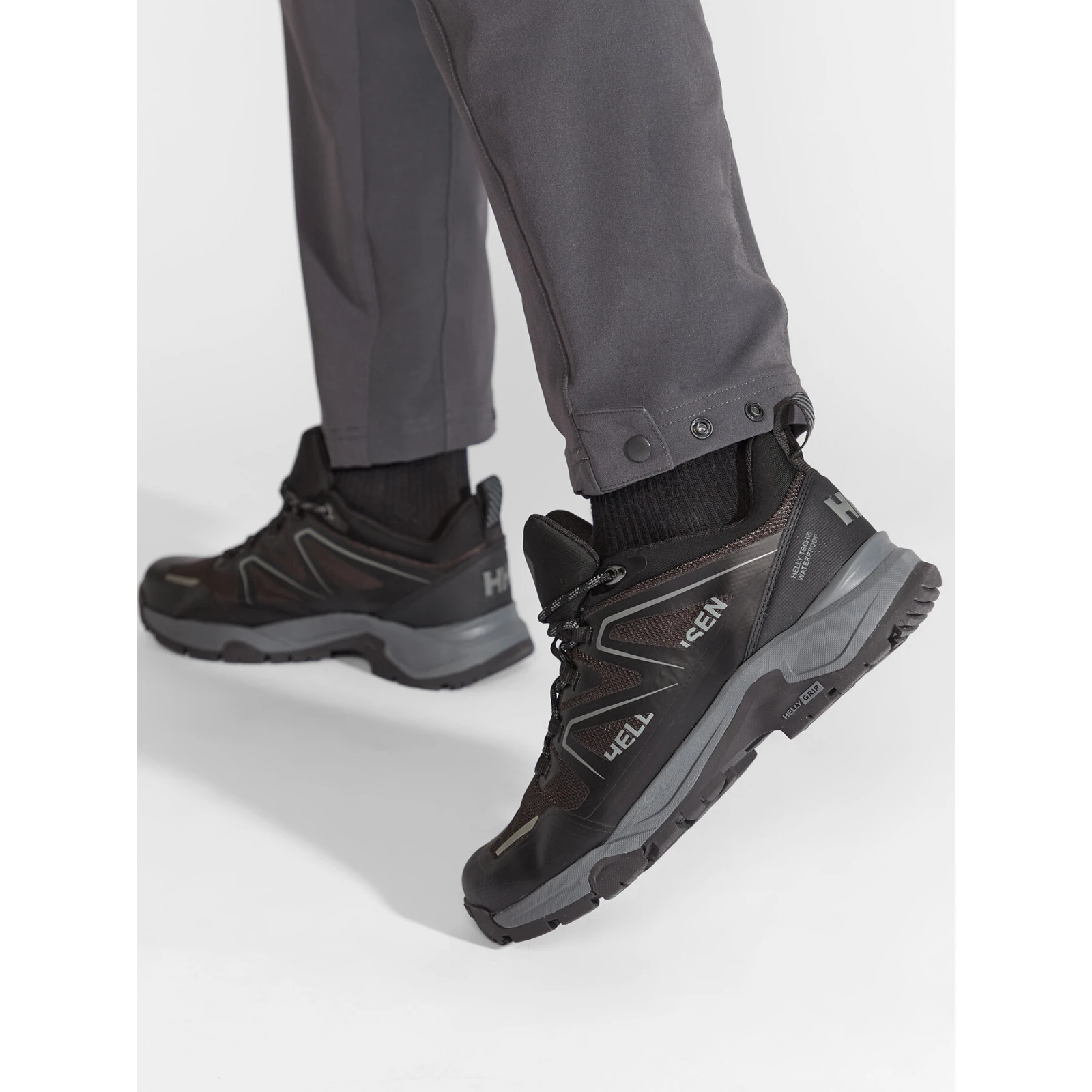 Trekking čevlji Helly Hansen Cascade Low Ht 11749_990 Črna - Velikost: 41 | Barva: čierna | Starostna skupina: Odrasli | Spol: Moški · záber 2