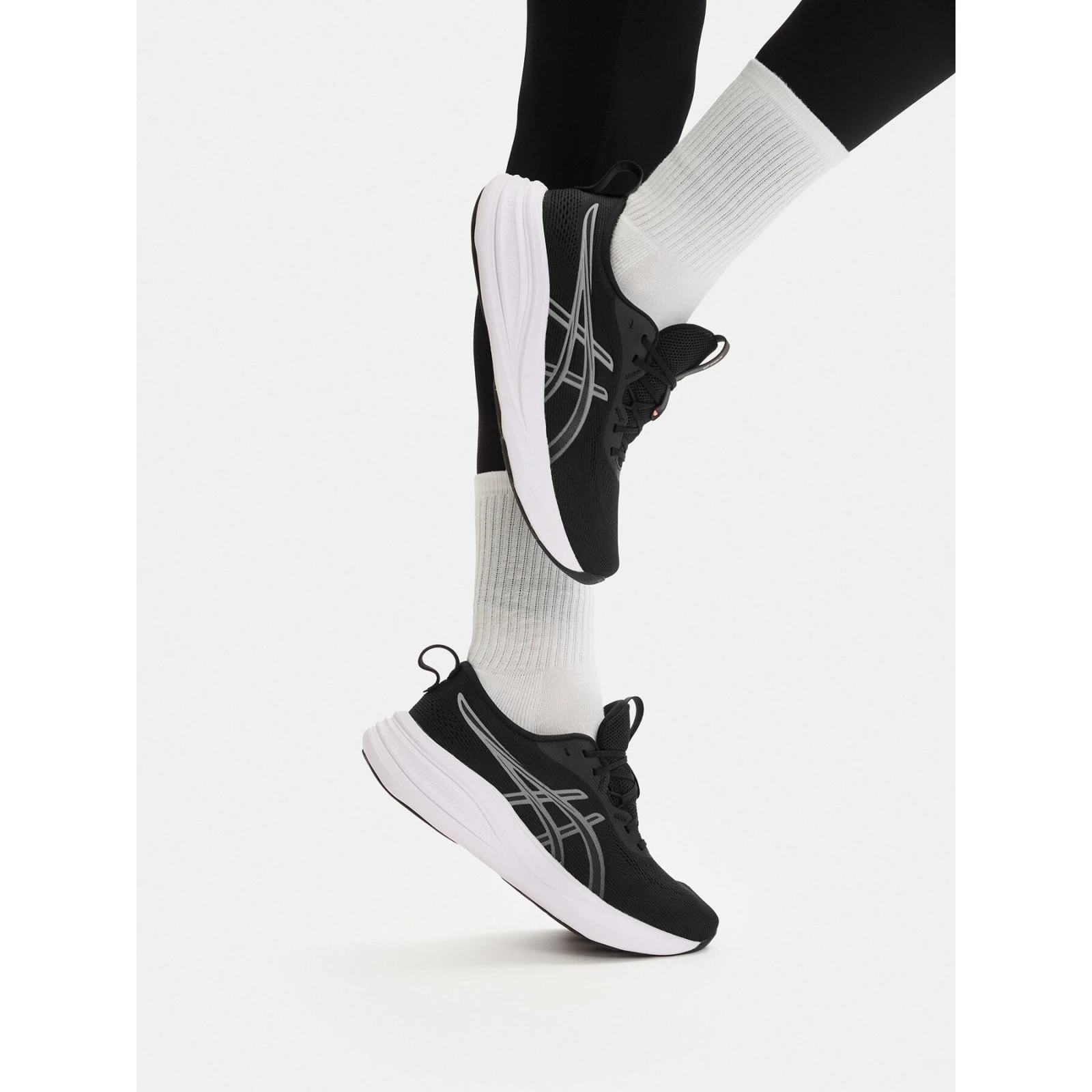 Tekaški čevlji Asics Gel-Pulse 17 1012B930 Črna - Velikost: 37 | Barva: čierna | Starostna skupina: Odrasli | Spol: Ženski · záber 2