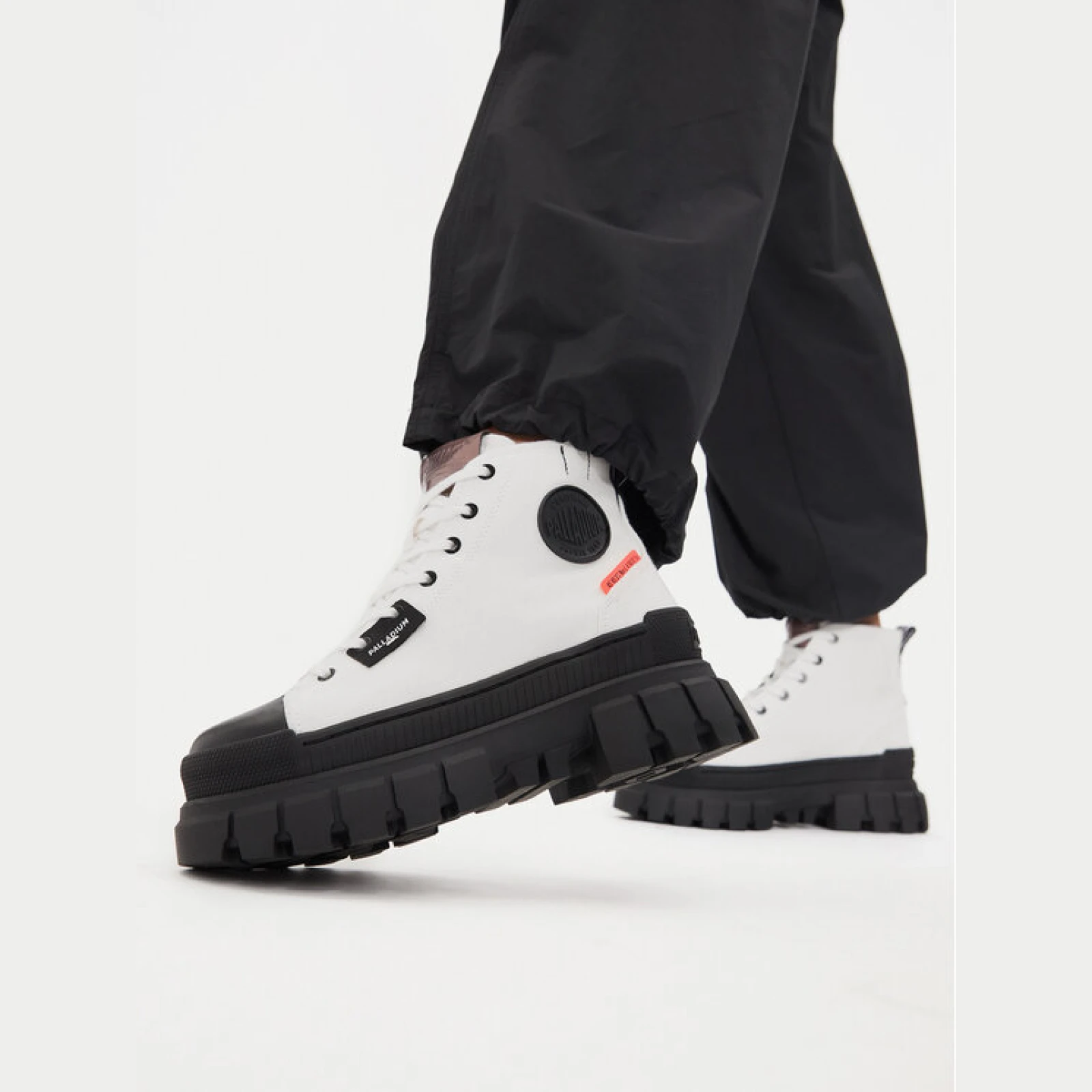 Palladium Pohodni čevlji Revolt Hi Tx 97242-116-M Bela · záber 2