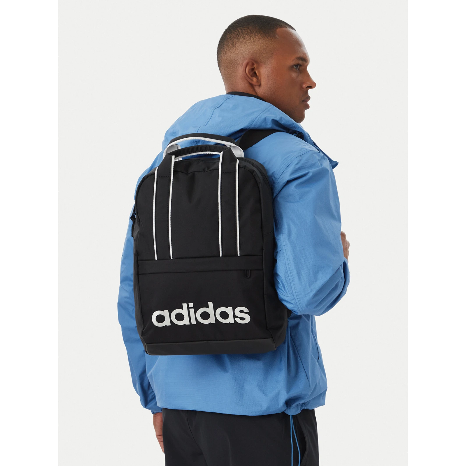Nahrbtnik adidas Adidas Linear Essentials Backpack JN4344 Črna · záber 2
