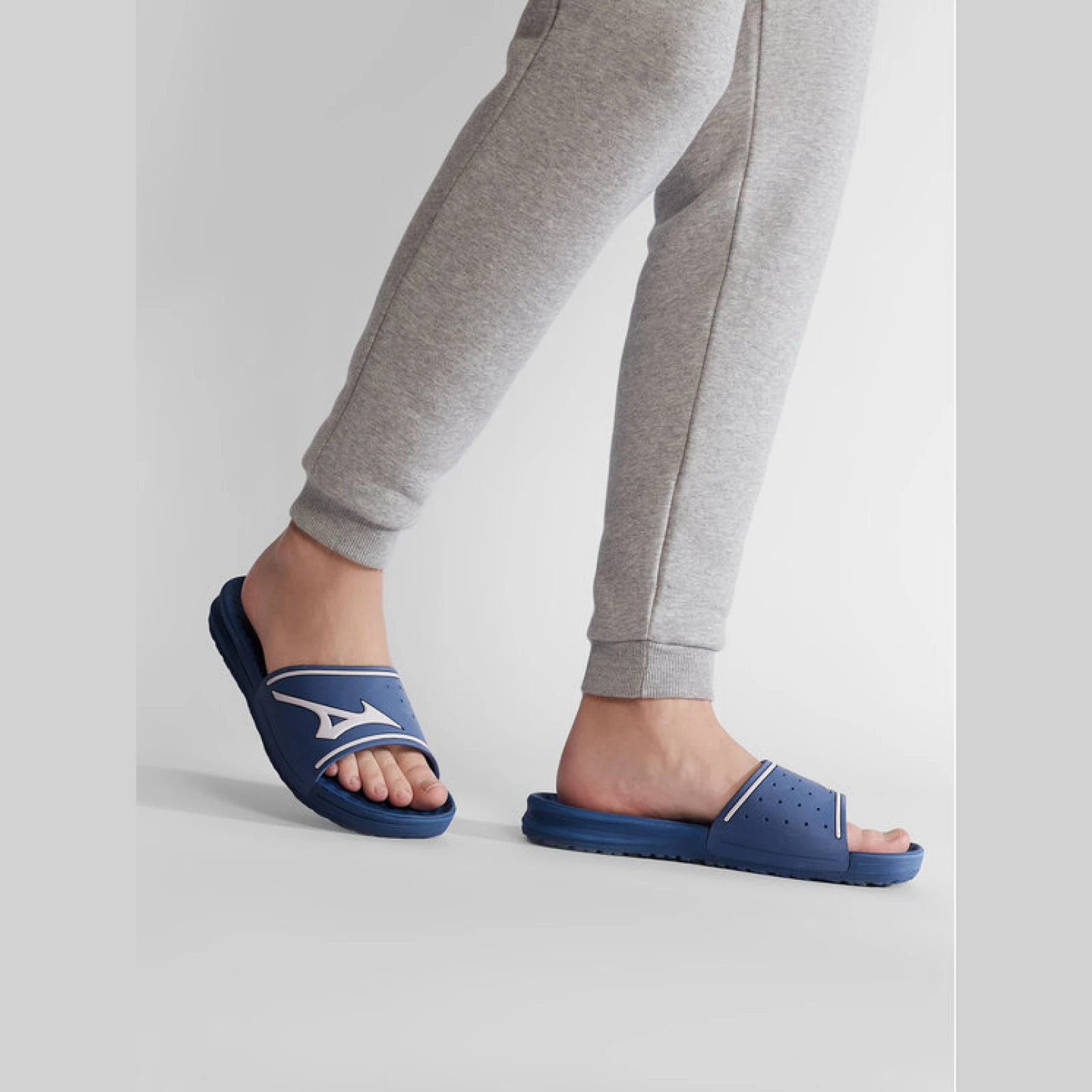 Mizuno Natikači Relax Slide 2 11GJ202027 Modra · záber 2