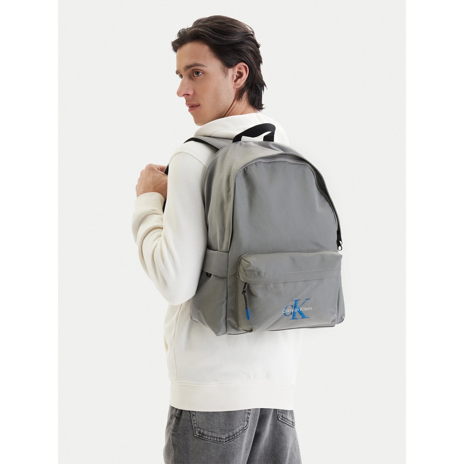 Nahrbtnik Calvin Klein Bold Round Backpack LV04D3114G Siva · záber 11