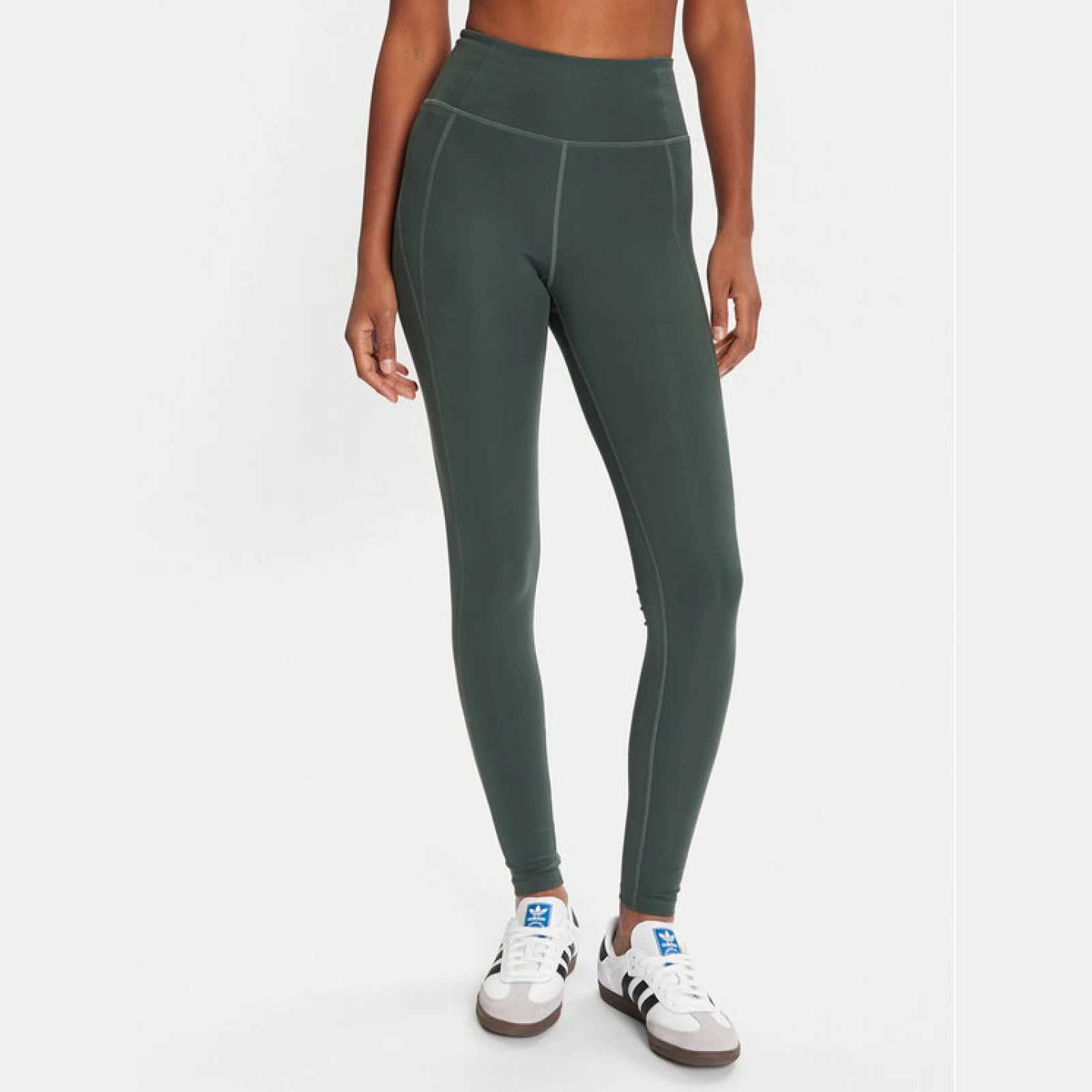 Girlfriend Collective Pajkice Compressive 4007 Zelena Slim Fit · záber 5