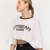 GymBeam Ženska prevelika majica Varsity White - Barva: biela | Starostna skupina: Odrasli | Teža: 0,2602 g | Pakiranje: 50 · záber 6