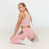 GymBeam Ženske brezšivne pajkice Fierce Baby Pink - Barva: ružová | Starostna skupina: Odrasli | Teža: 0,17 g | Pakiranje: 72 · záber 6