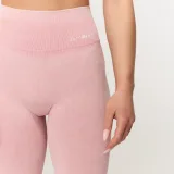 GymBeam Ženske brezšivne hlače Fierce Baby Pink - Barva: ružová | Starostna skupina: Odrasli | Teža: 0,37 g | Pakiranje: 46 · záber 3
