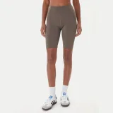 Girlfriend Collective Športne kratke hlače Float 4023 Bež Slim Fit · záber 2