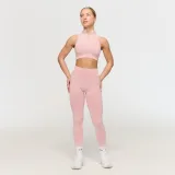 GymBeam Ženske brezšivne pajkice Fierce Baby Pink - Barva: ružová | Starostna skupina: Odrasli | Teža: 0,17 g | Pakiranje: 72 · záber 2
