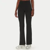 Girlfriend Collective Pajkice Rib Flare 4038RIB Črna Slim Fit · záber 2