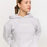 GymBeam Ženski pulover s kapuco Varsity Grey - Barva: sivá | Starostna skupina: Odrasli | Teža: 0,9092 g | Pakiranje: 13 · záber 6