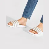 adidas Natikači adilette Aqua EF1730 Bela · záber 2