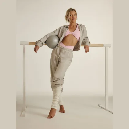 Dámske teplákové jogger nohavice 4F | Anna Lewandowska - sivé