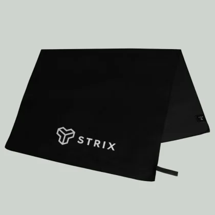 Спортна кърпа Essential Medium Black - STRIX