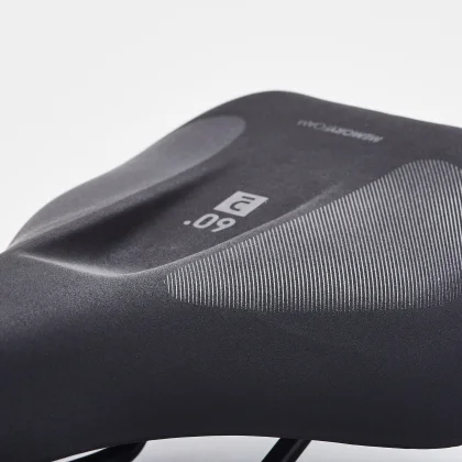 DECATHLON Sedlo 60° s pamäťovou penou na trekingový/mestský bicykel bez