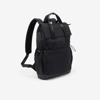 DECATHLON Malý ruksak s objemom 10 l a vreckom na počítač bez