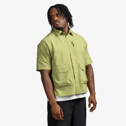 DECATHLON Pánske tričko Seersucker olivovozelené S [Krátky]