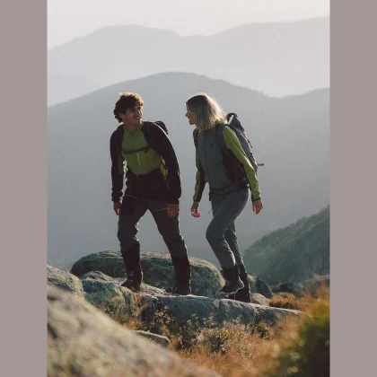 Pánska trekkingová mikina regular bez kapucne - zelená