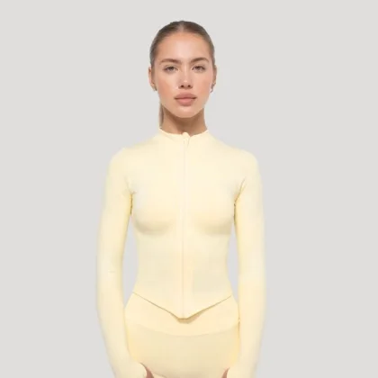 Дамски спортен топ Luma Butter Yellow - GymBeam