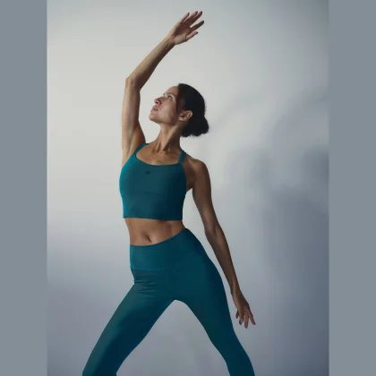 Dámsky rýchloschnúci crop top na jogu - tyrkysový