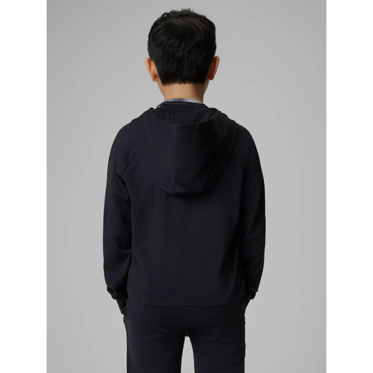 Chlapčenská tréningová mikina so zipsom 4F JUNIOR SWEATSHIRT FNK M690-20S-DEEP BLACK · záber 4