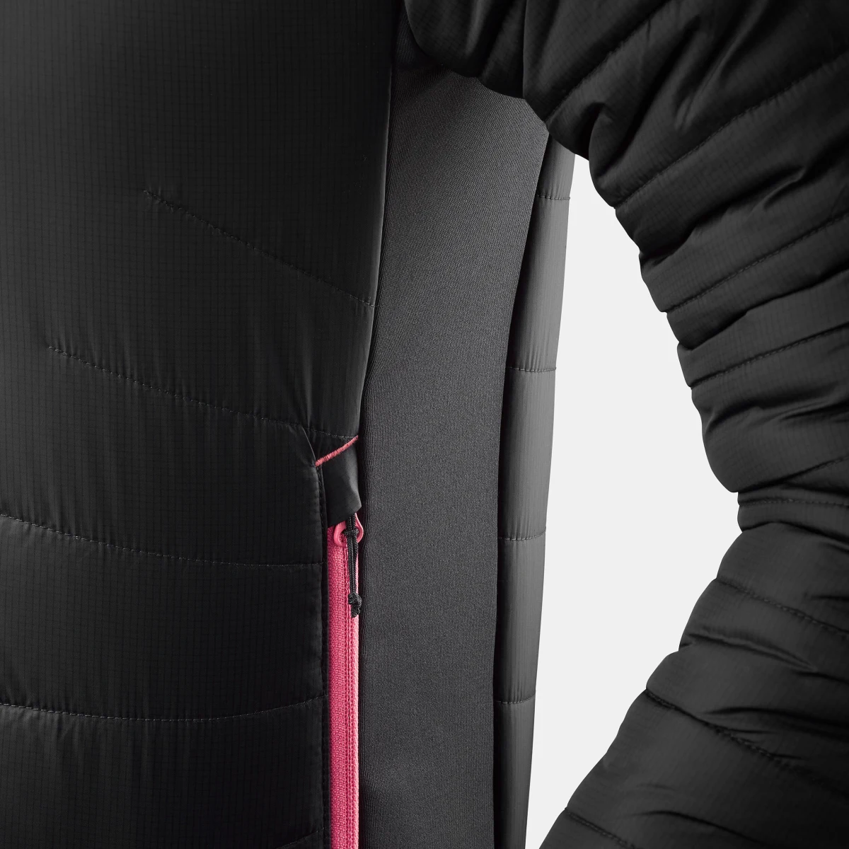 QUECHUA Detská prešívaná turistická bunda MH500 7-15 r. sivá 7-8 r (123-130 cm) · záber 2