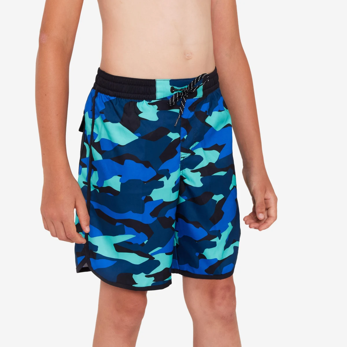 DECATHLON Chlapčenské plážové šortky 500 Geometric modré maskáčové 12-13 r (151-160 cm) · záber 1